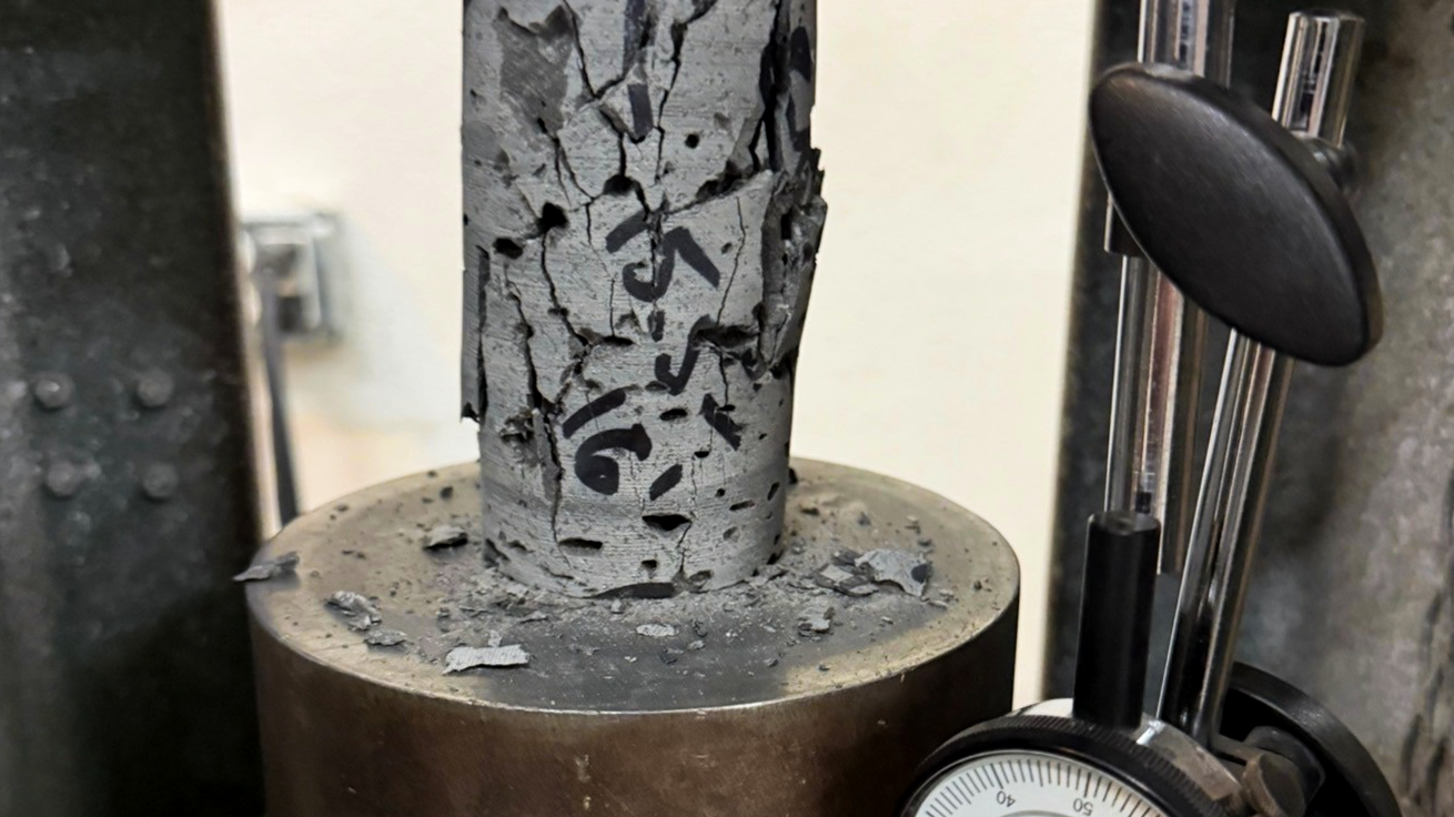 Concrete cylinder compression strength testing